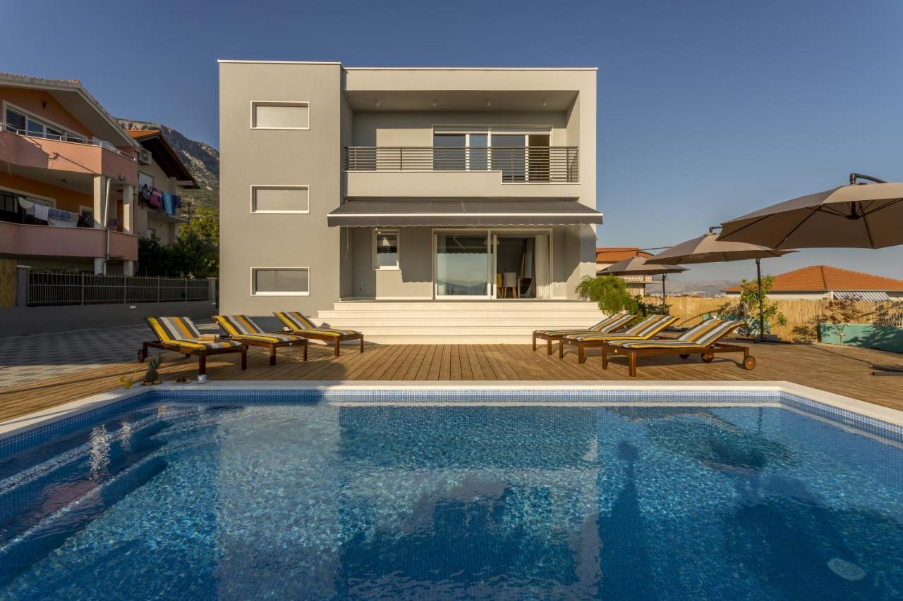 Family Friendly Apartments With A Swimming Pool Kastel Kambelovac, Kastela - 18117 Exterior foto